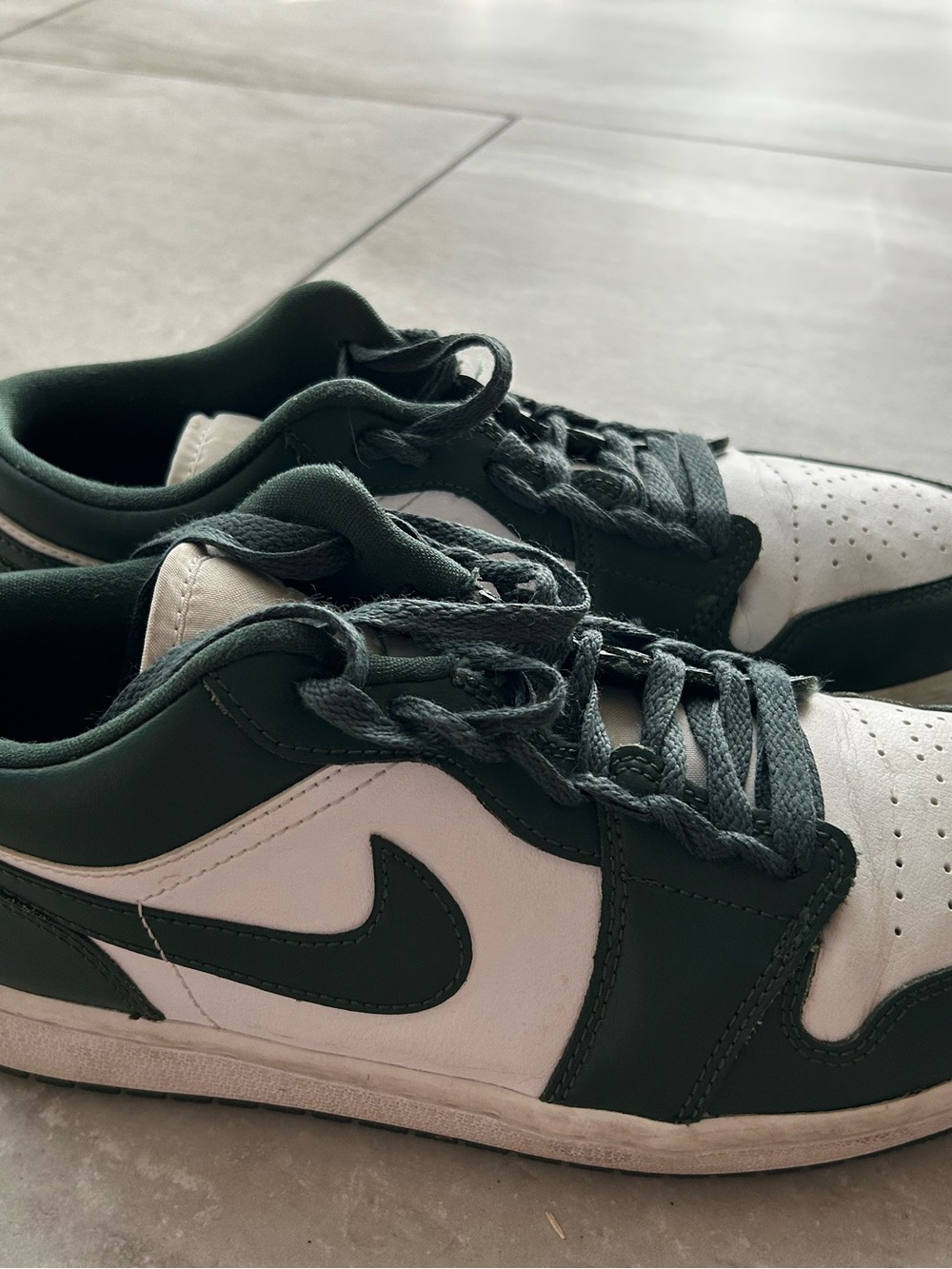 Nike Men’s Low-Top Sneakers in White and Dark Green